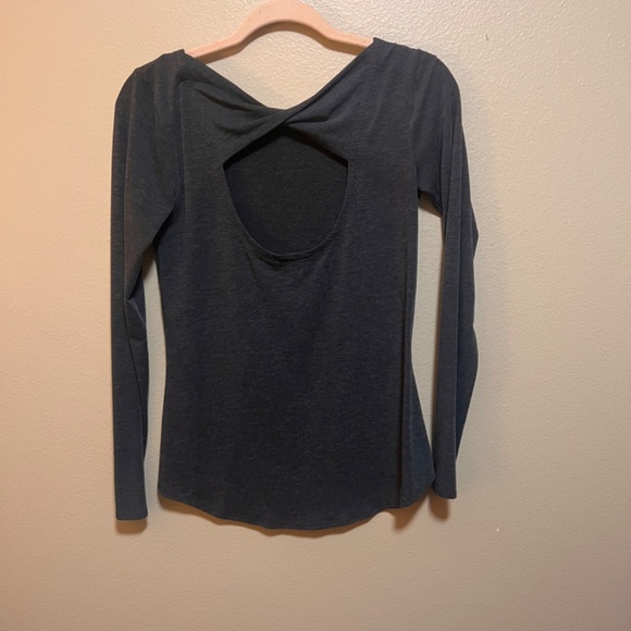 Athleta twist back top - Picture 3 of 3